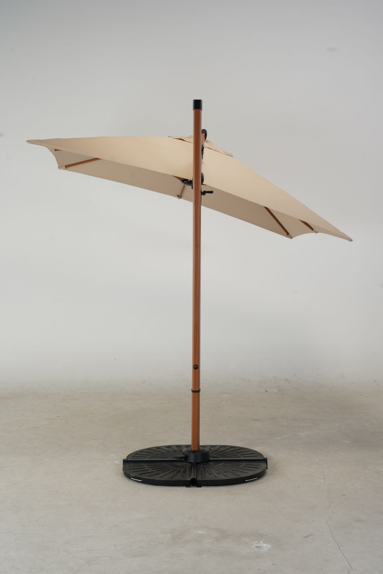 Aluminum Cantilever Patio Umbrella with 360° Rotation & 45° Tilt