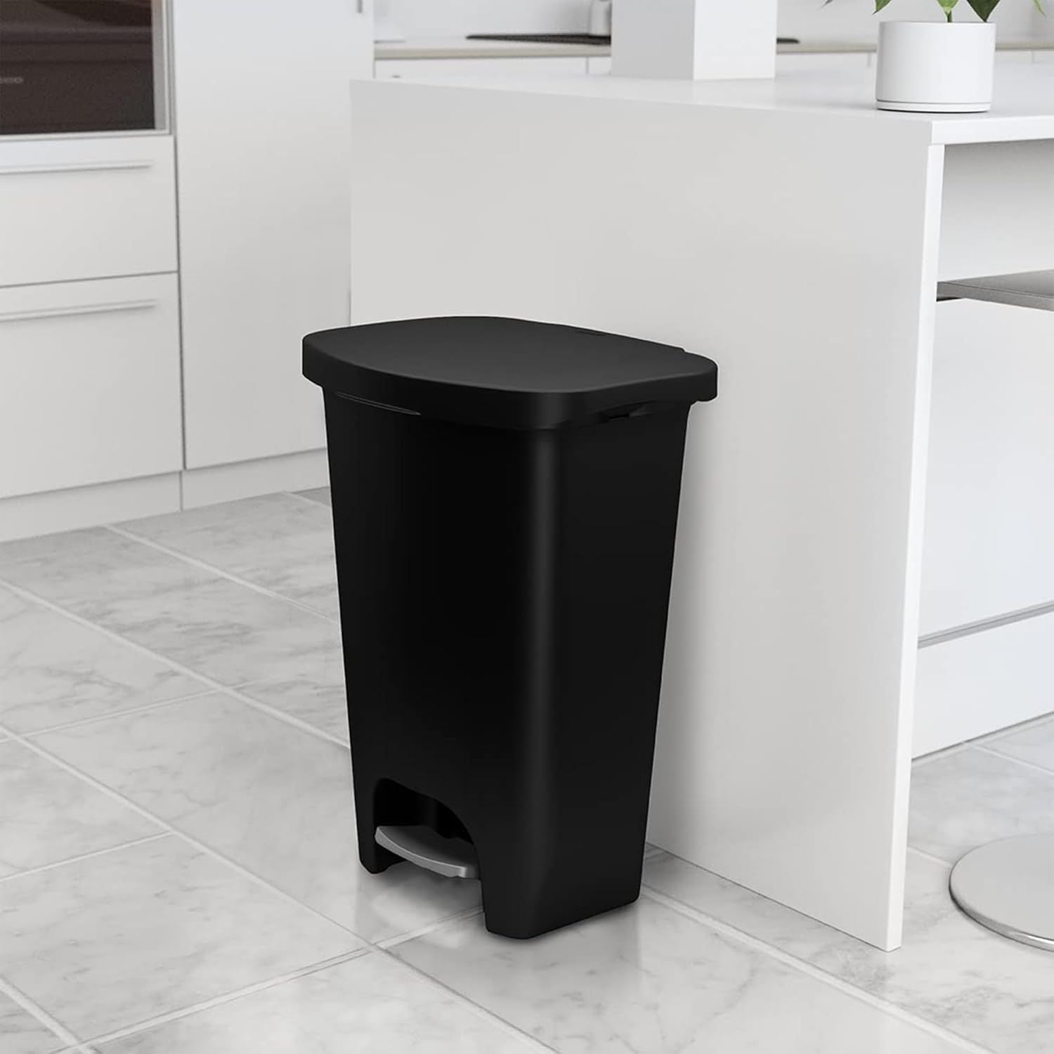 Hands-Free Trash Can with Integrated Bag Rings
