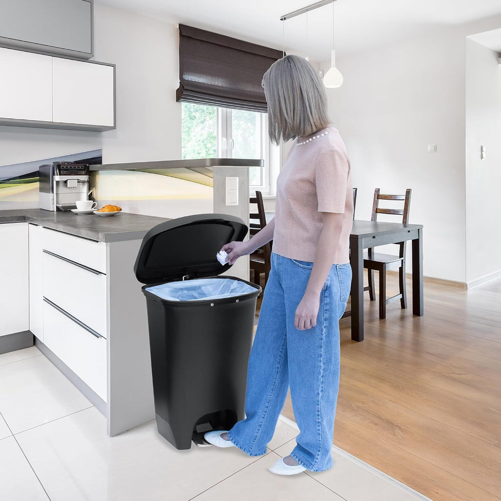 Hands-Free Trash Can with Integrated Bag Rings