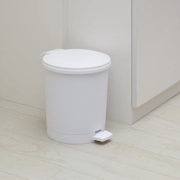 Step Trash Can for Bathroom with Liner Compatibility