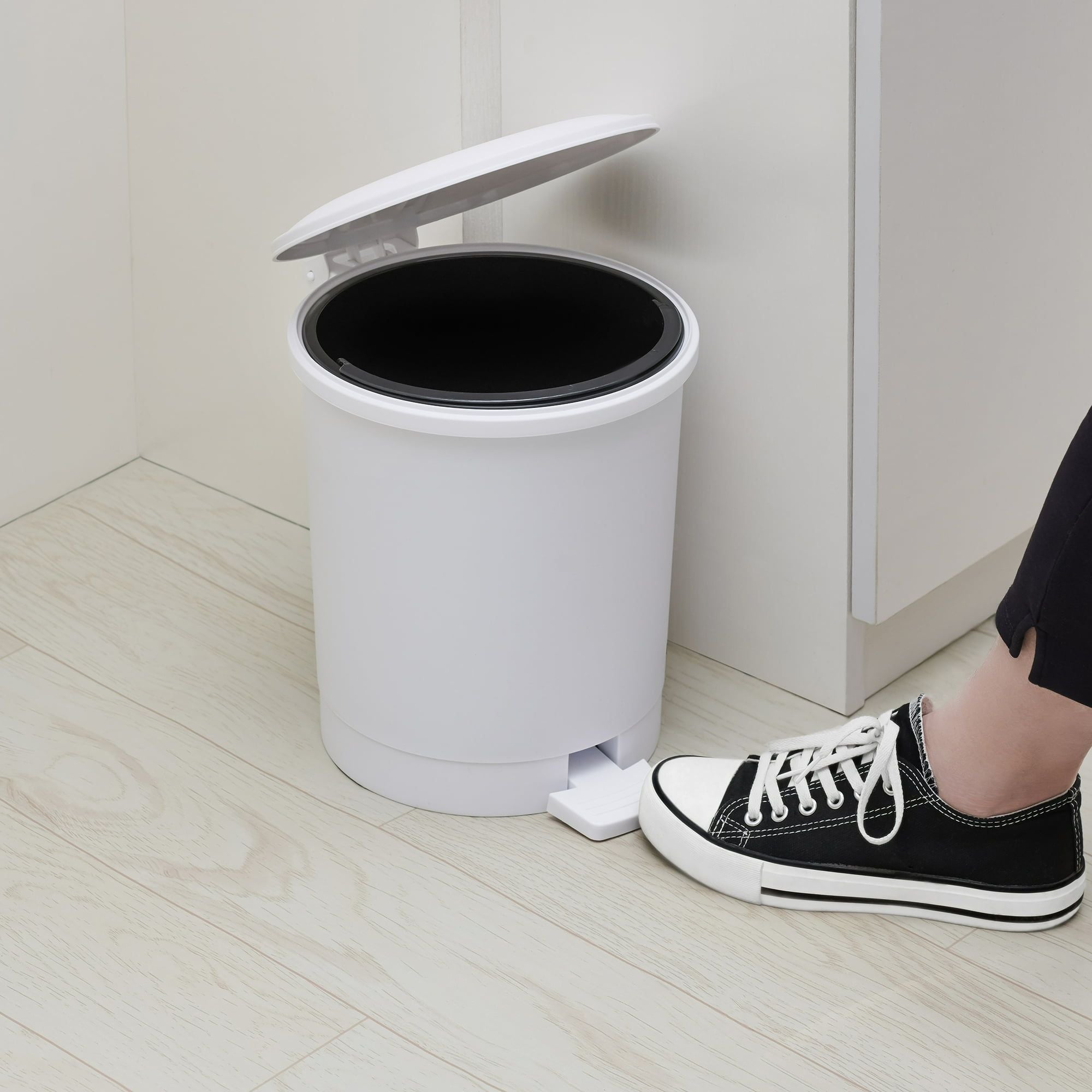 Step Trash Can for Bathroom with Liner Compatibility
