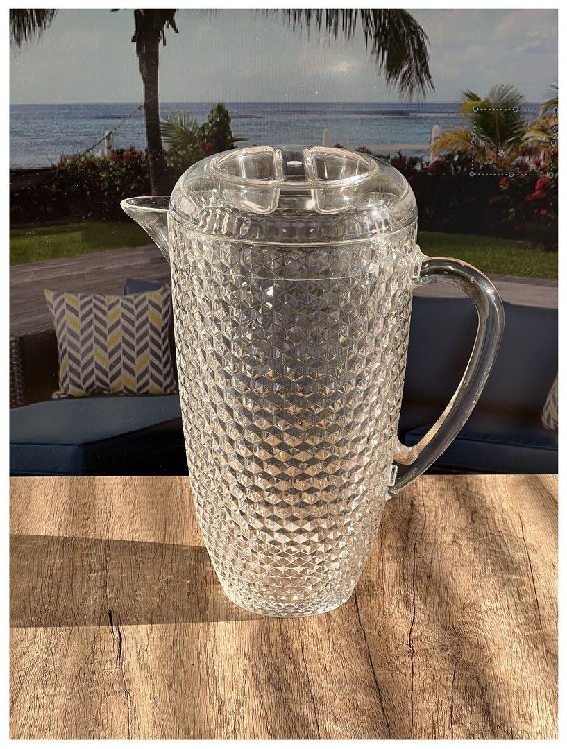 Diamond-Cut Clear Drink Pitcher with Lid and Spout