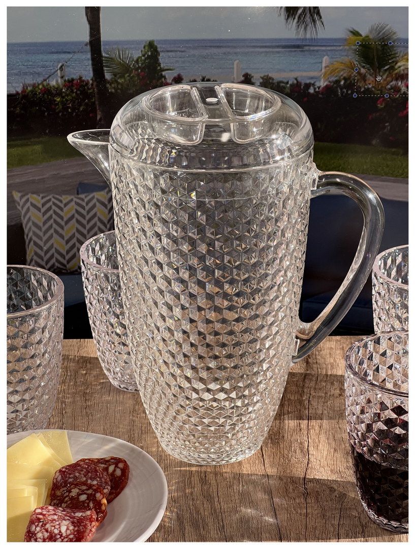 Diamond-Cut Clear Drink Pitcher with Lid and Spout