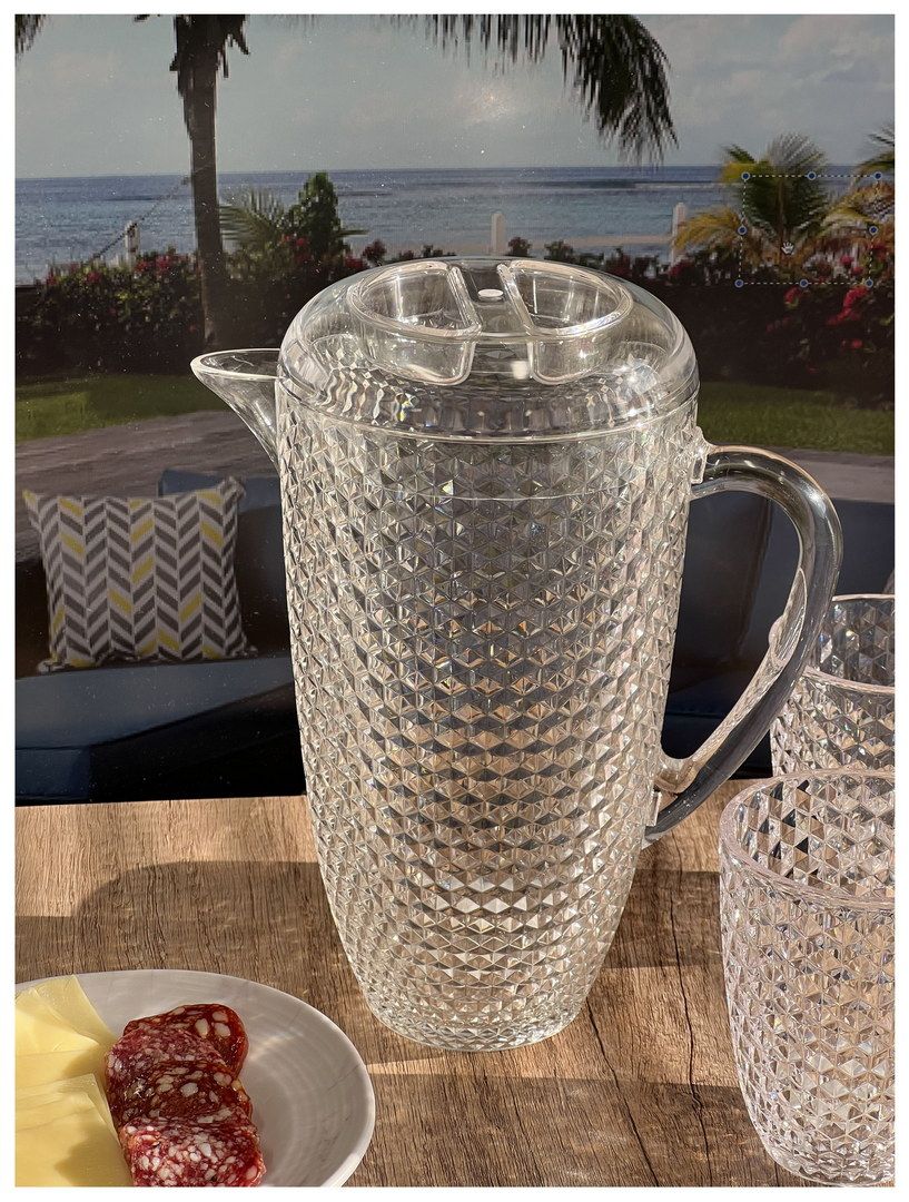 Diamond-Cut Clear Drink Pitcher with Lid and Spout