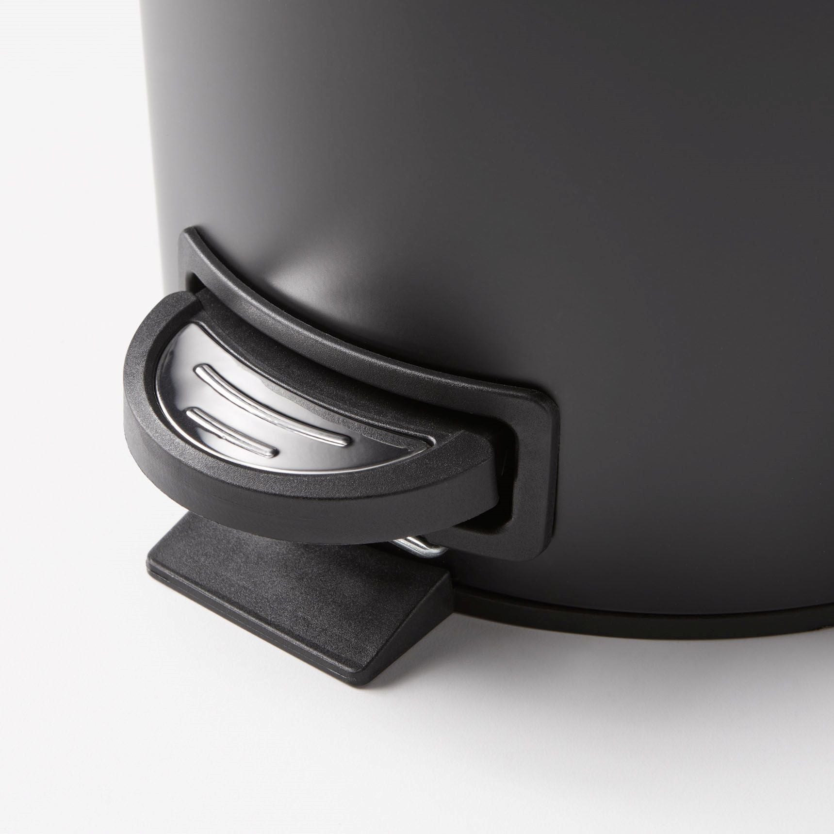 Matte Black 1.3 Gallon Metal Bathroom Waste Basket – 3 Pack with Soft-Close Lid