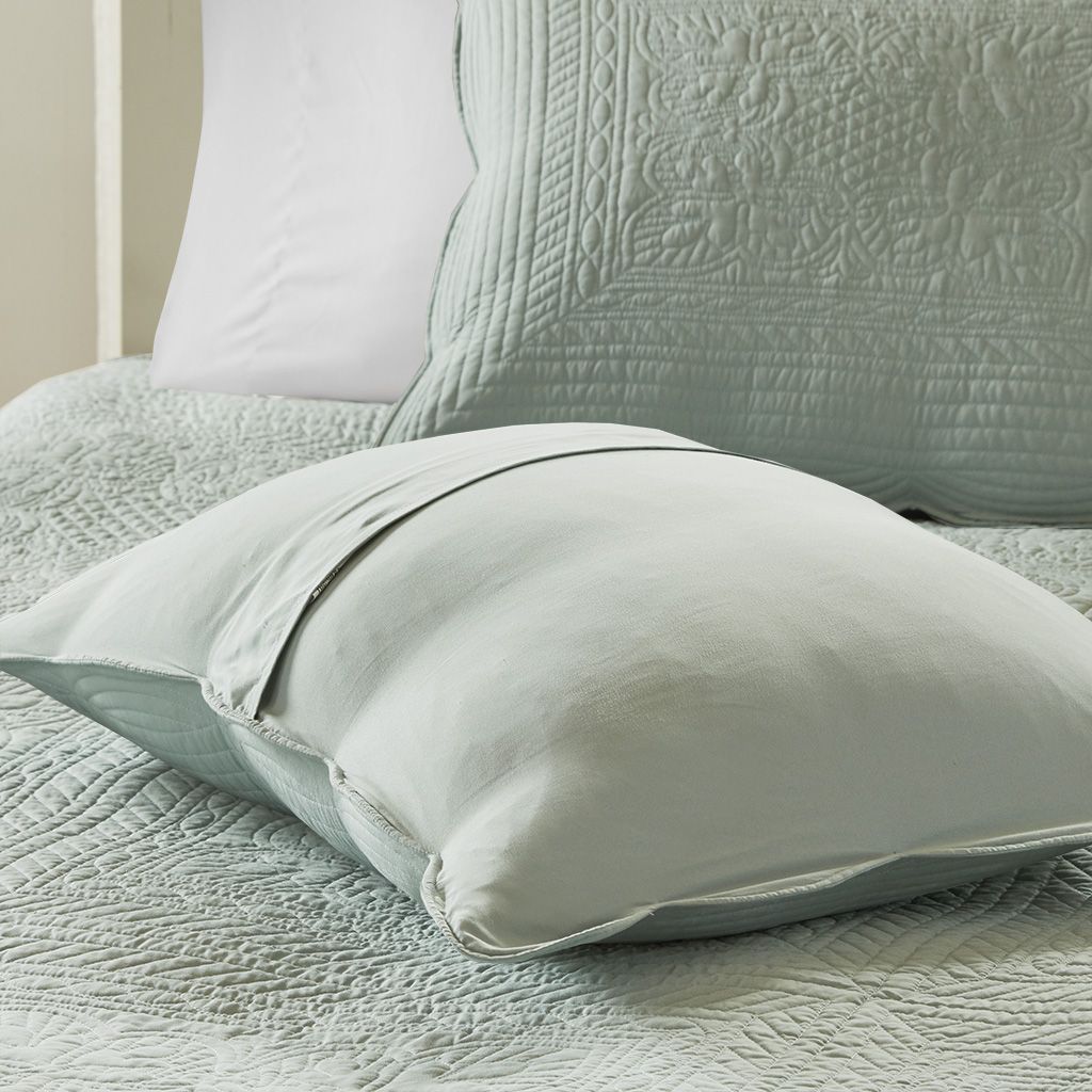 Reversible Scalloped-Edge Quilt Set