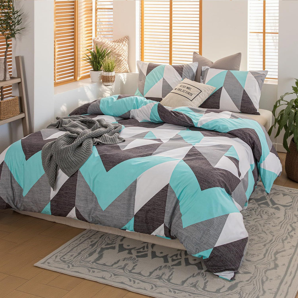 Coordinated Queen Comforter and Pillowcase Set