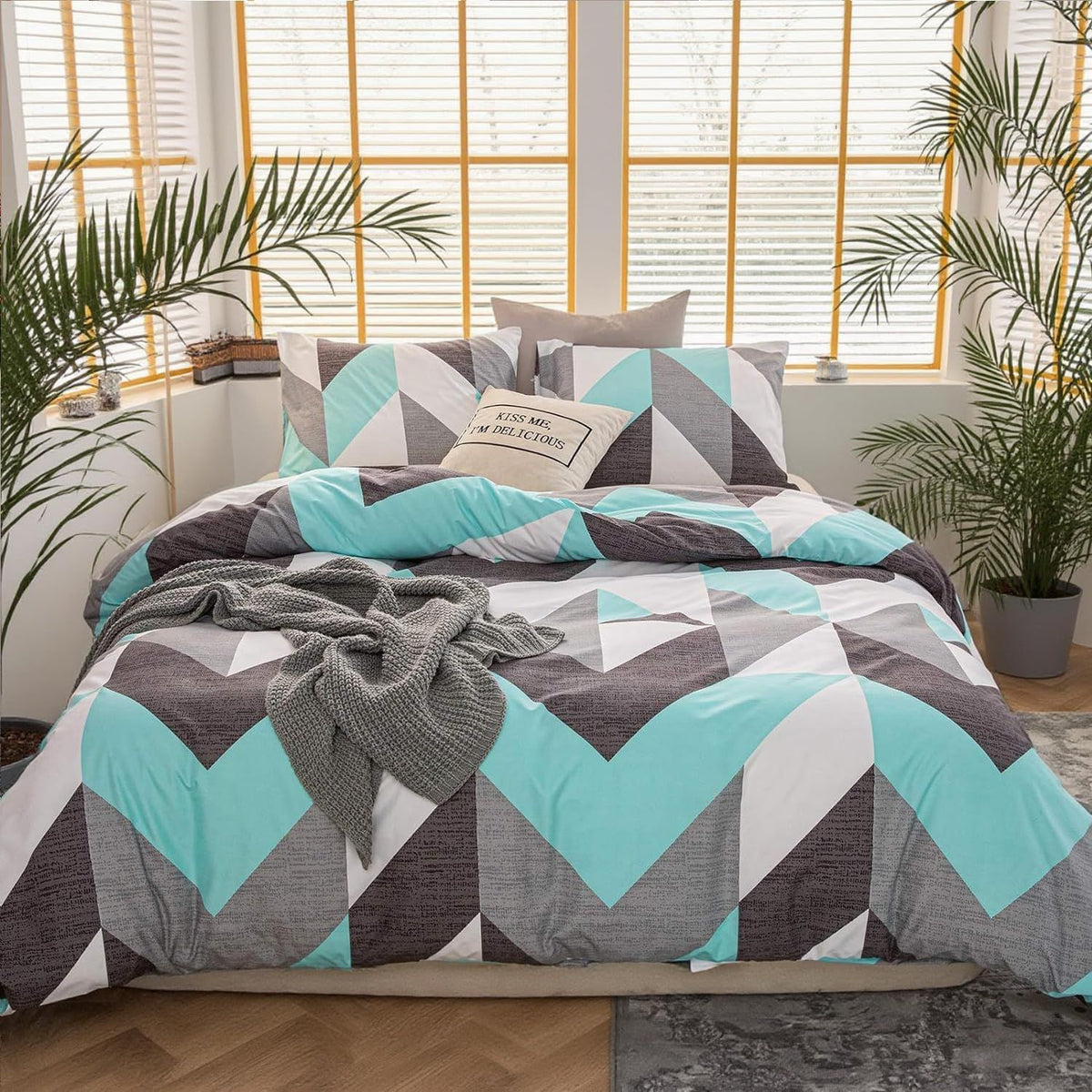 Coordinated Queen Comforter and Pillowcase Set