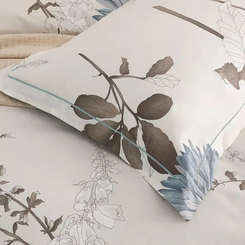 Coordinated Queen Comforter and Pillowcase Set