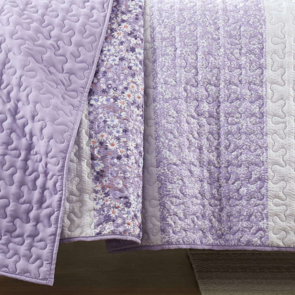 Floral Seersucker Quilt Set with Coordinating Pillow