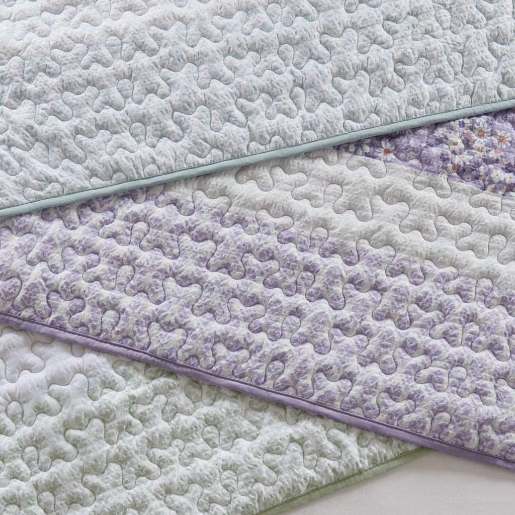 Floral Seersucker Quilt Set with Coordinating Pillow