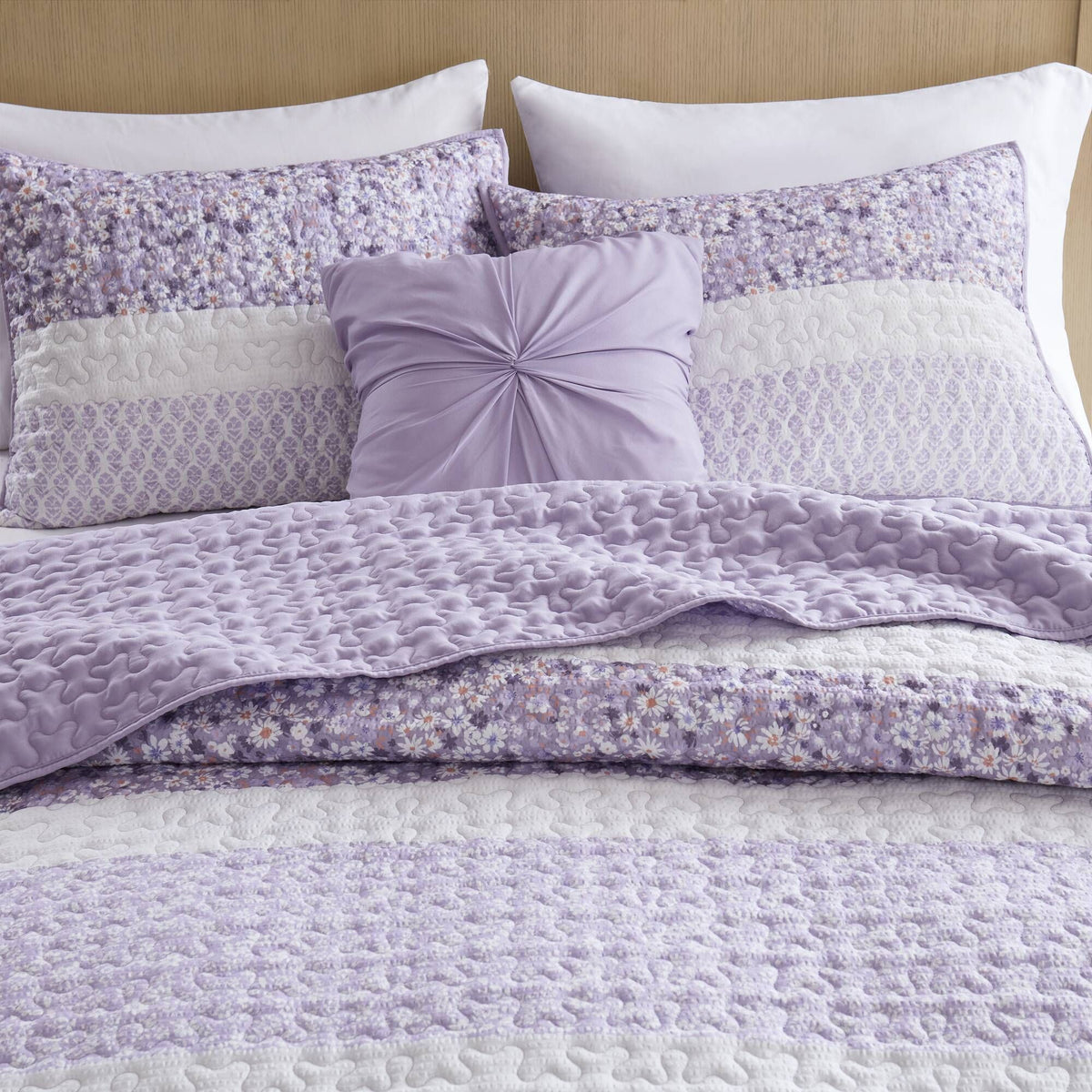Floral Seersucker Quilt Set with Coordinating Pillow