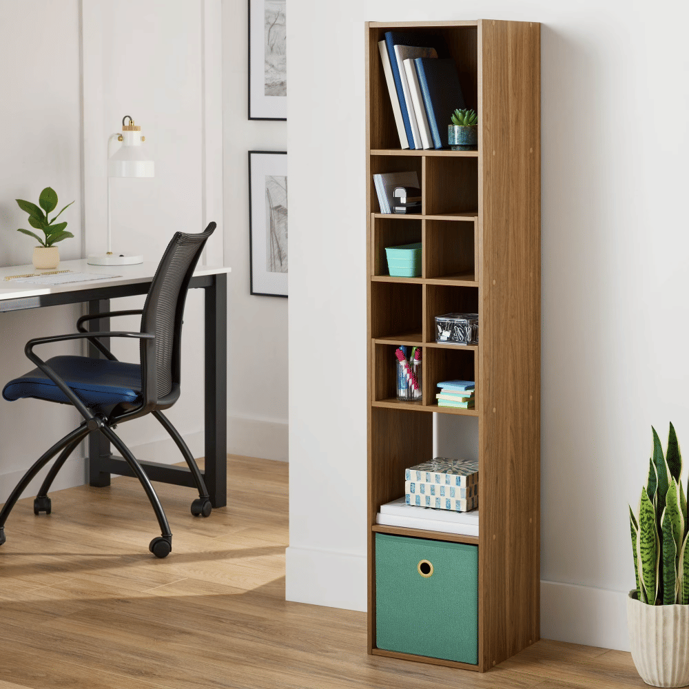 Five-Cube Bookcase with Flexible Orientation