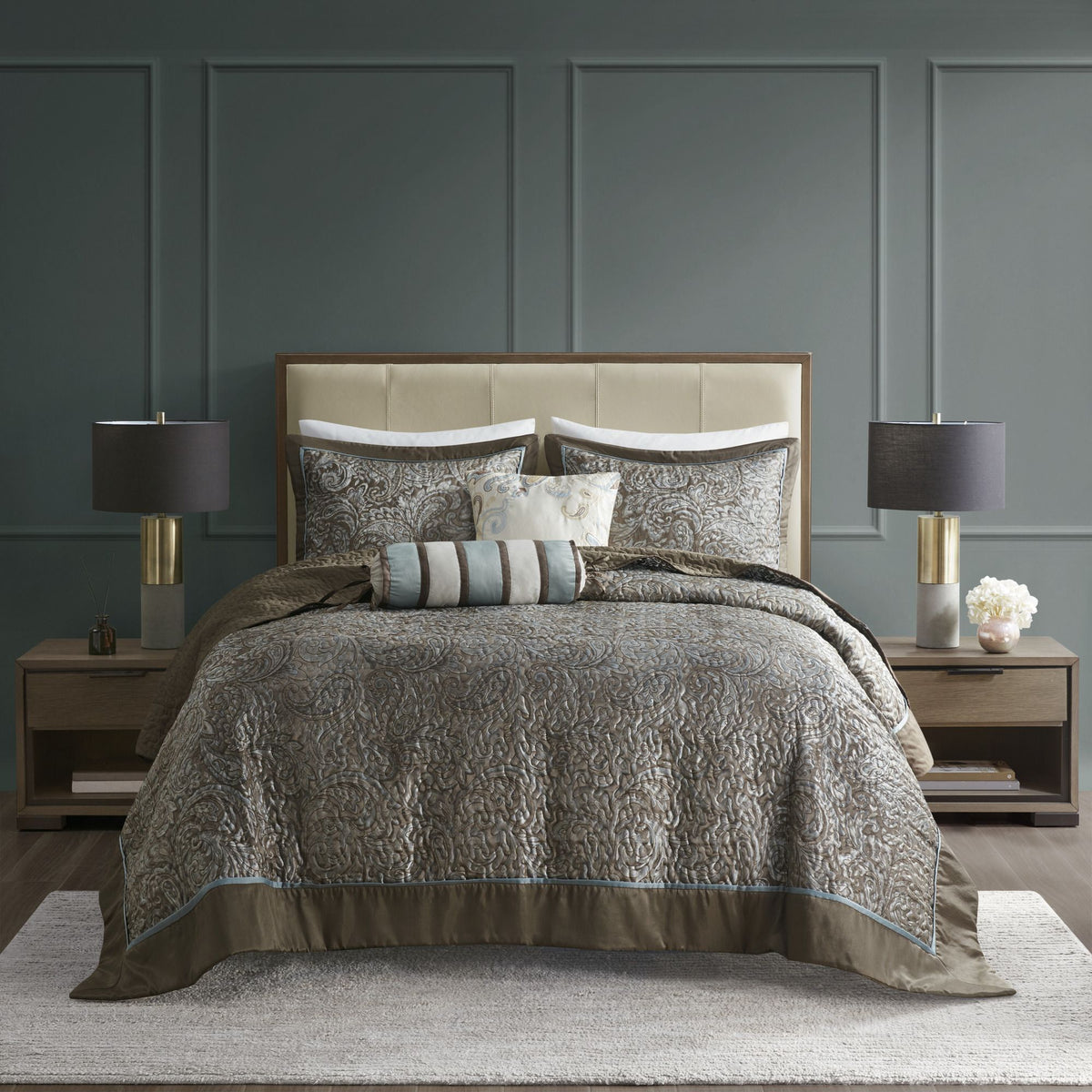 Reversible Jacquard Paisley Bedspread Set