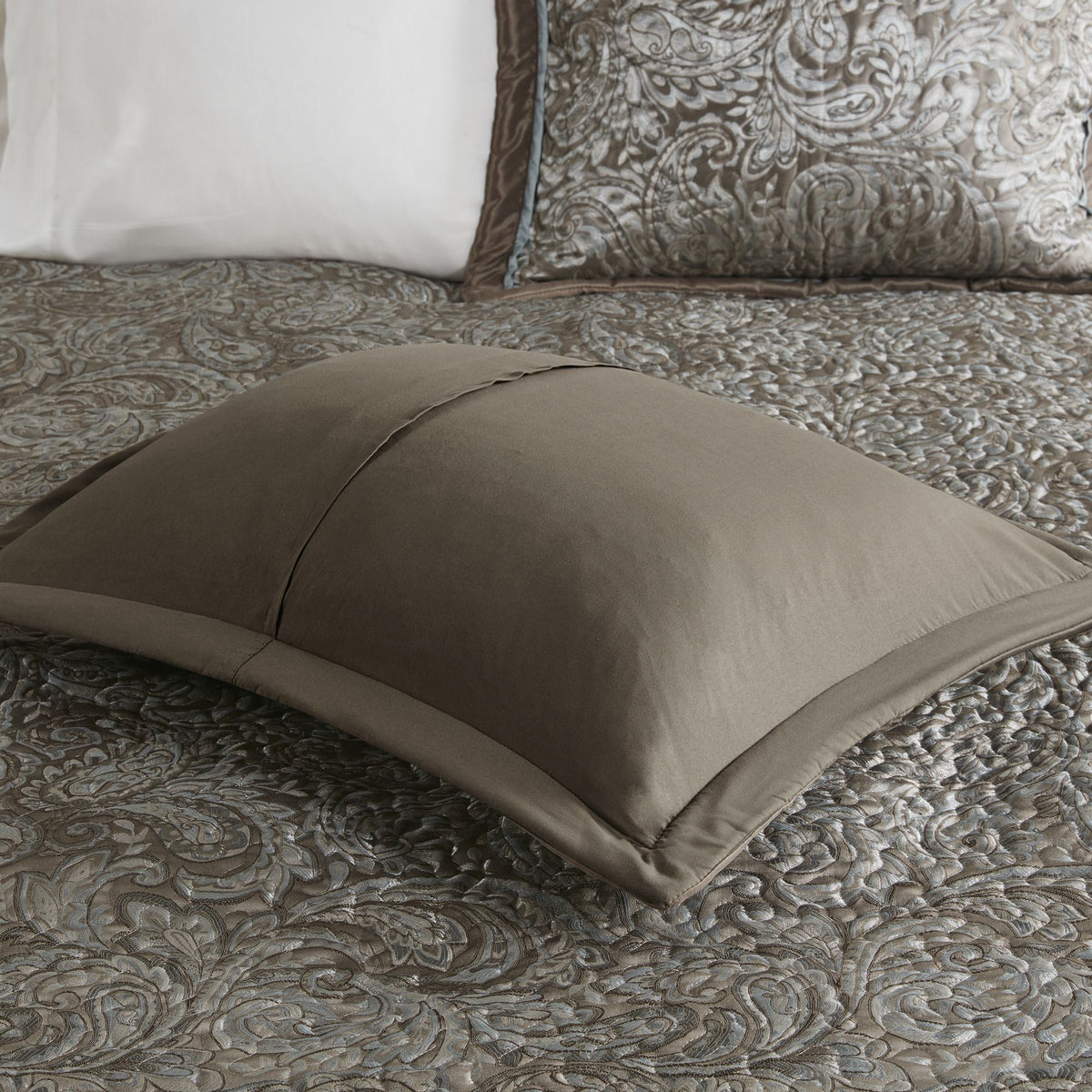 Reversible Jacquard Paisley Bedspread Set