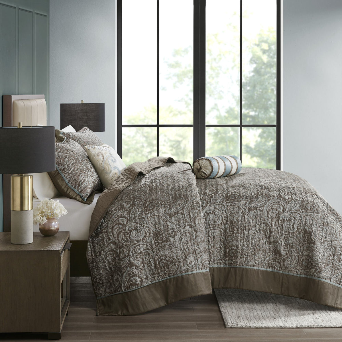 Reversible Jacquard Paisley Bedspread Set