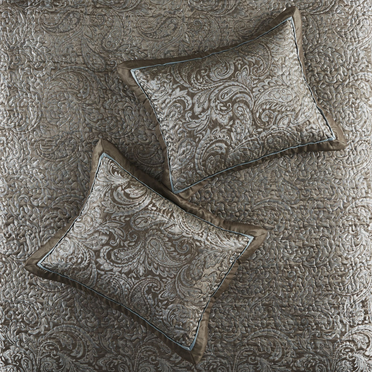 Reversible Jacquard Paisley Bedspread Set
