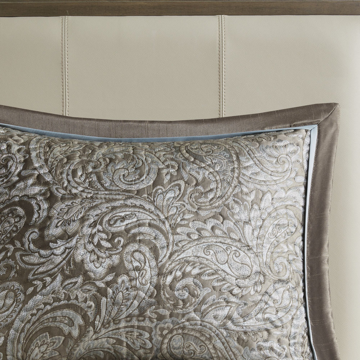 Reversible Jacquard Paisley Bedspread Set