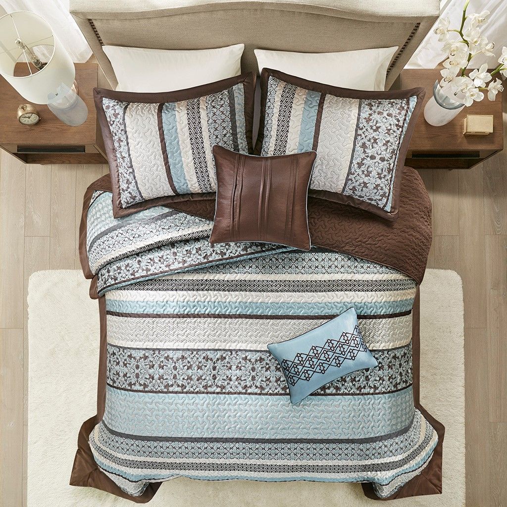Blue Reversible Jacquard Quilt Set with Accent Pillows