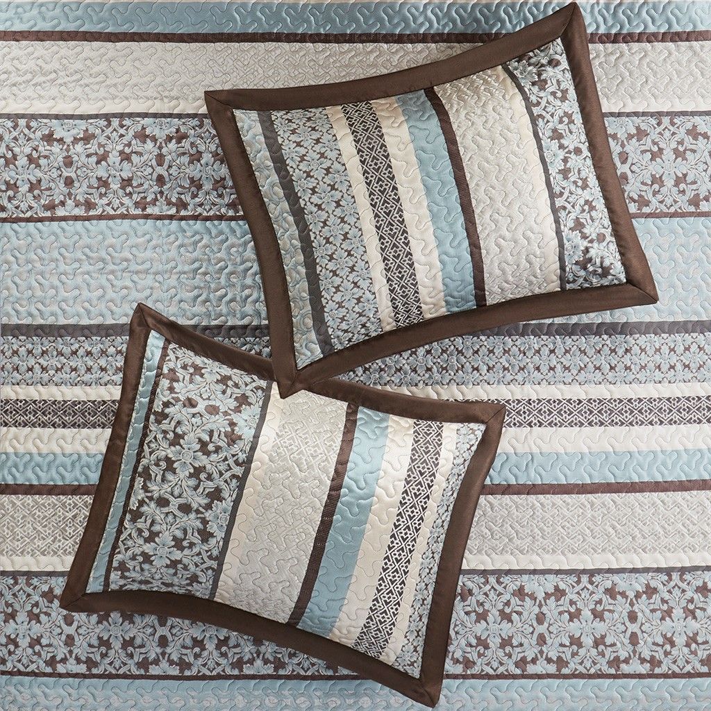 Blue Reversible Jacquard Quilt Set with Accent Pillows