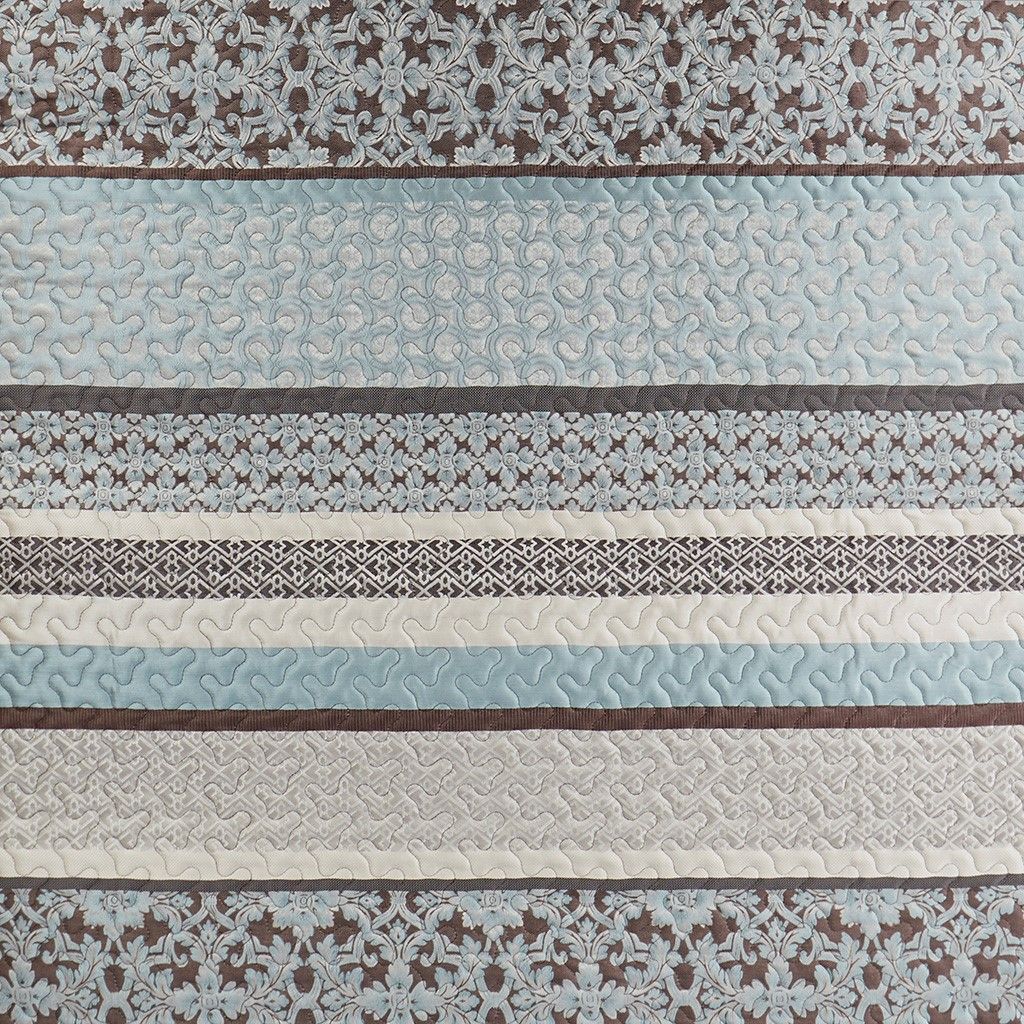 Blue Reversible Jacquard Quilt Set with Accent Pillows