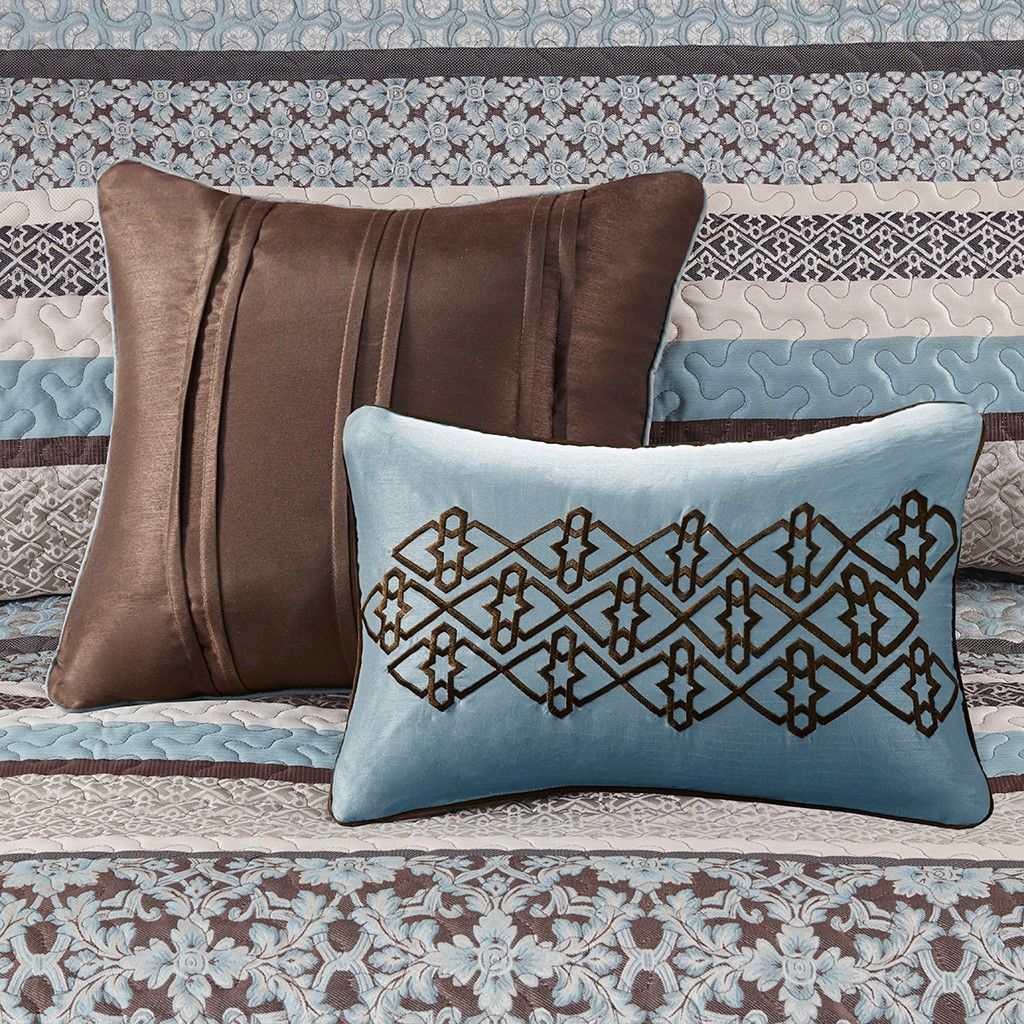 Blue Reversible Jacquard Quilt Set with Accent Pillows
