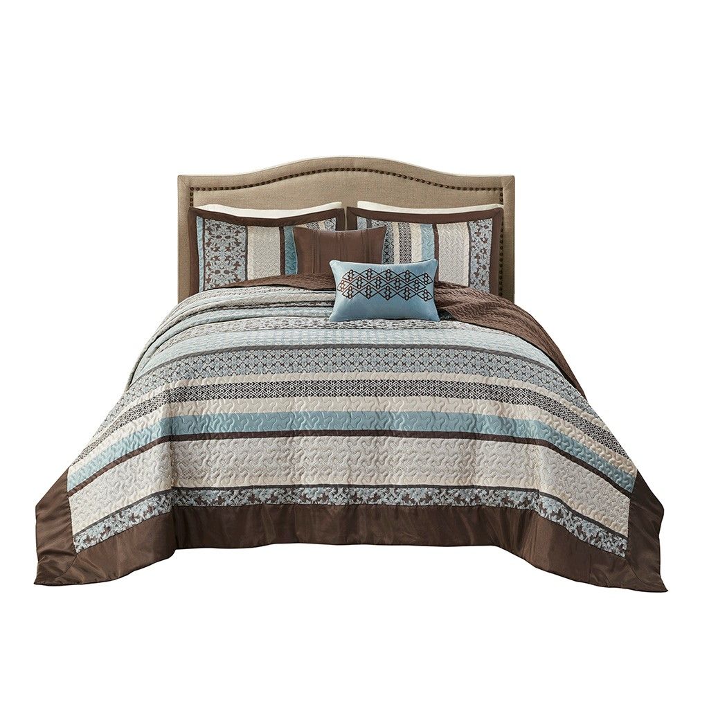 Blue Reversible Jacquard Quilt Set with Accent Pillows