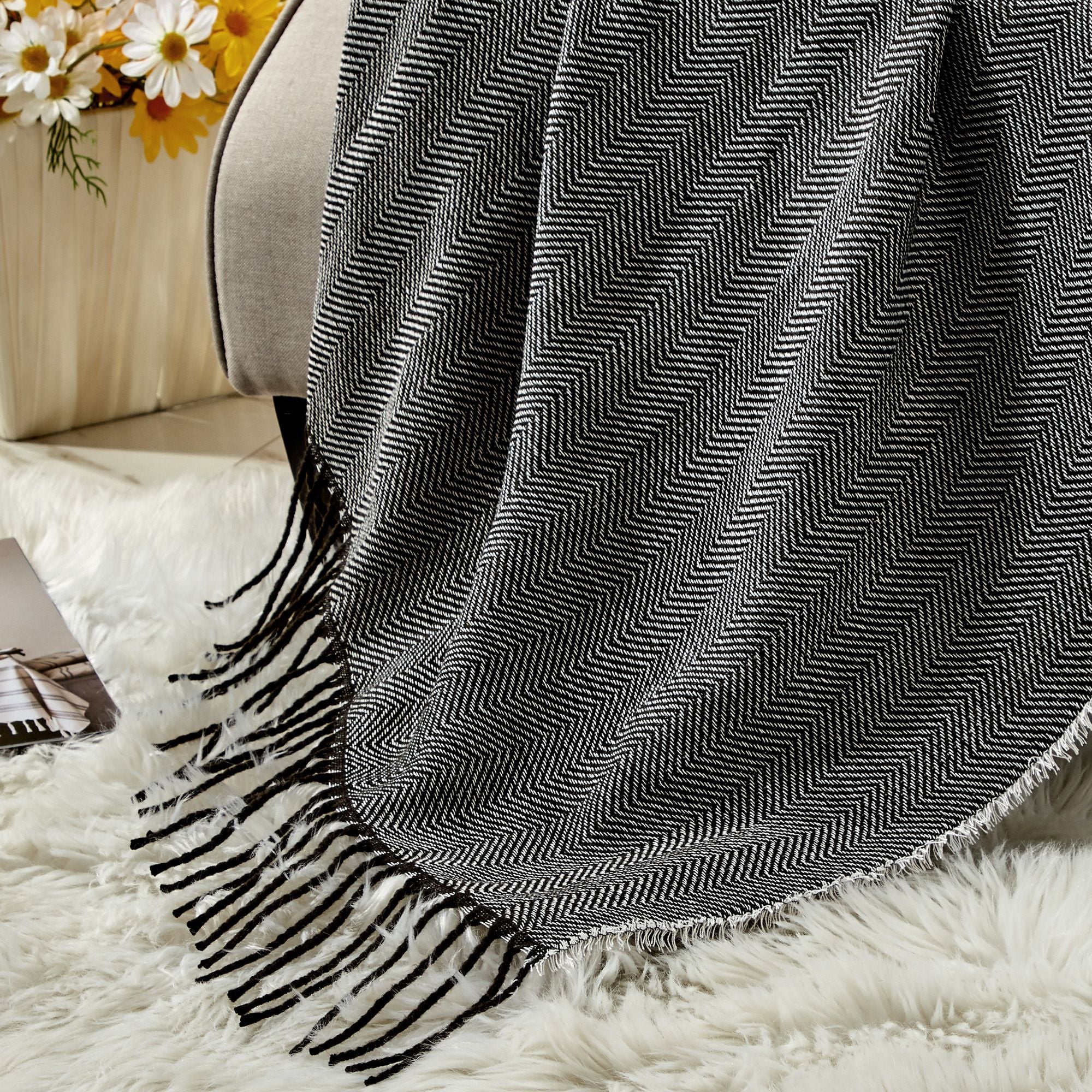 Ultra-Soft All-Season Decorative Throw