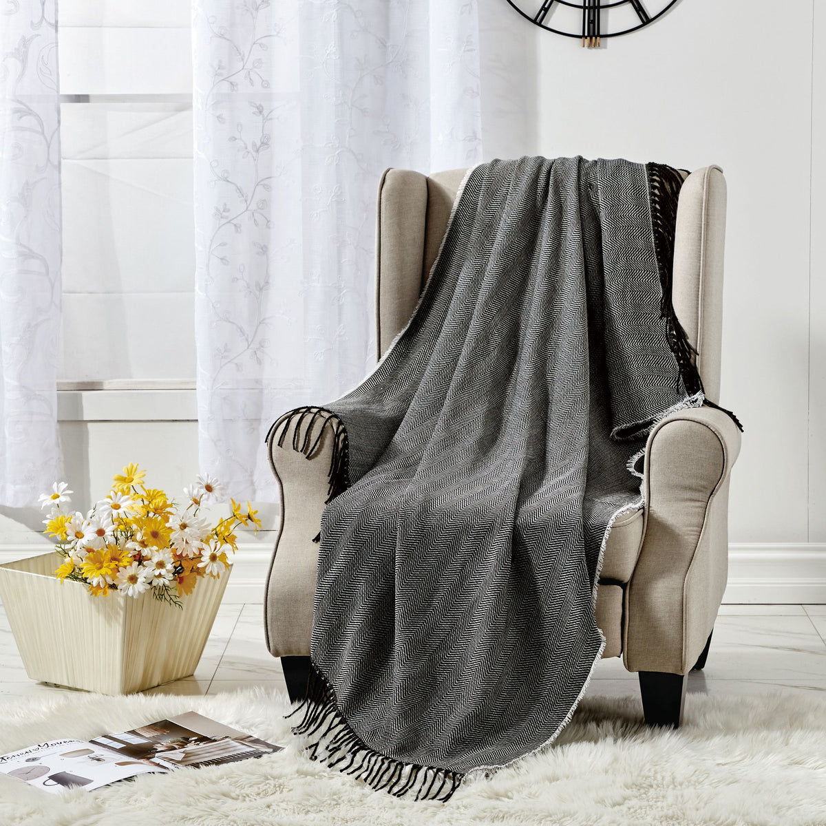 Ultra-Soft All-Season Decorative Throw