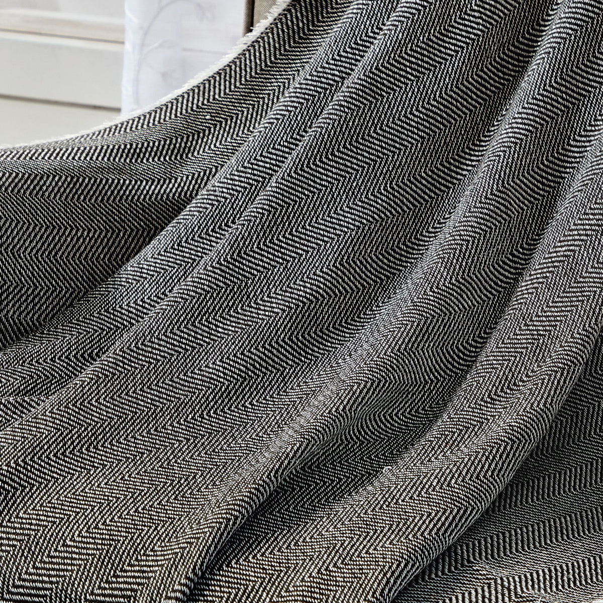 Ultra-Soft All-Season Decorative Throw