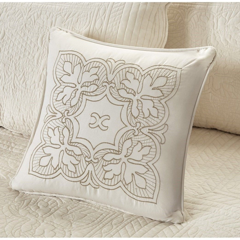 Cream Reversible Daybed Set with Scalloped Edges