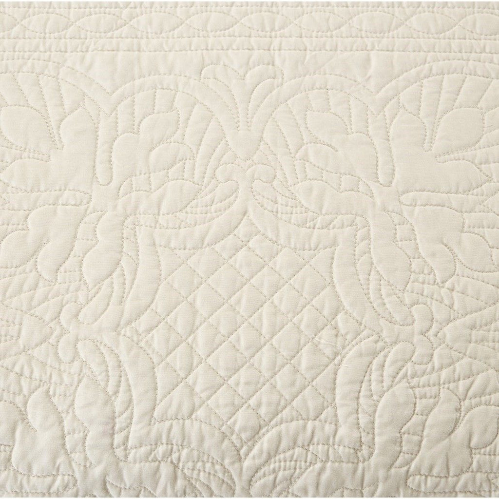 Cream Reversible Daybed Set with Scalloped Edges