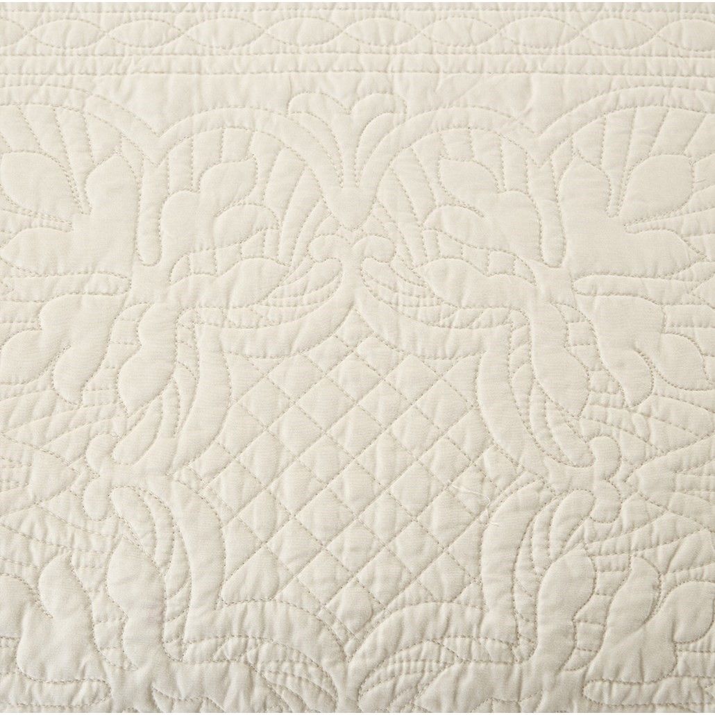 Cream Reversible Daybed Set with Scalloped Edges