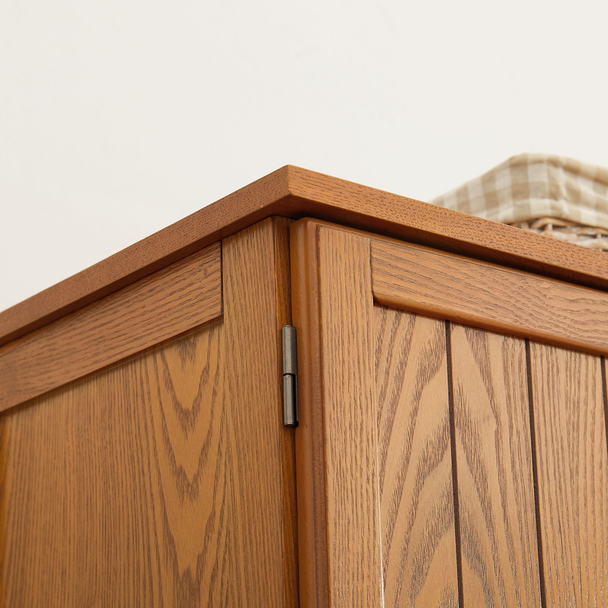 Contemporary Tall Storage Cabinet with 4 Compartments and Elegant Design