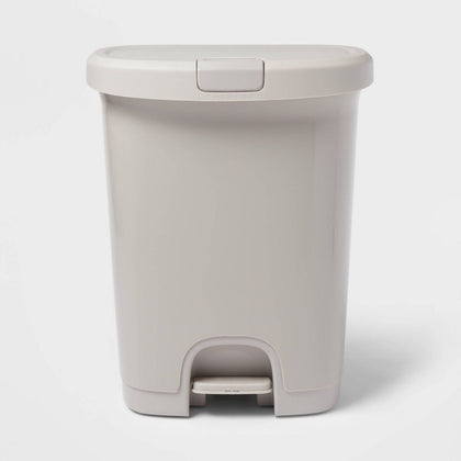 Step Trash Can with Locking Lid – 7.7 Gallon Hands-Free Waste Bin