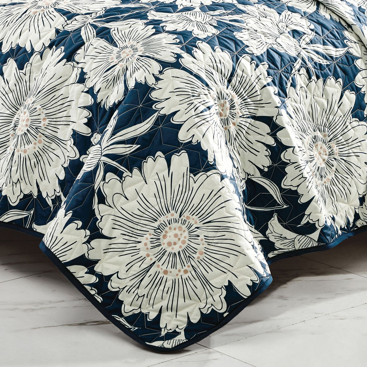 Asira 3-Piece Bedspread Set for a Modern Bedroom