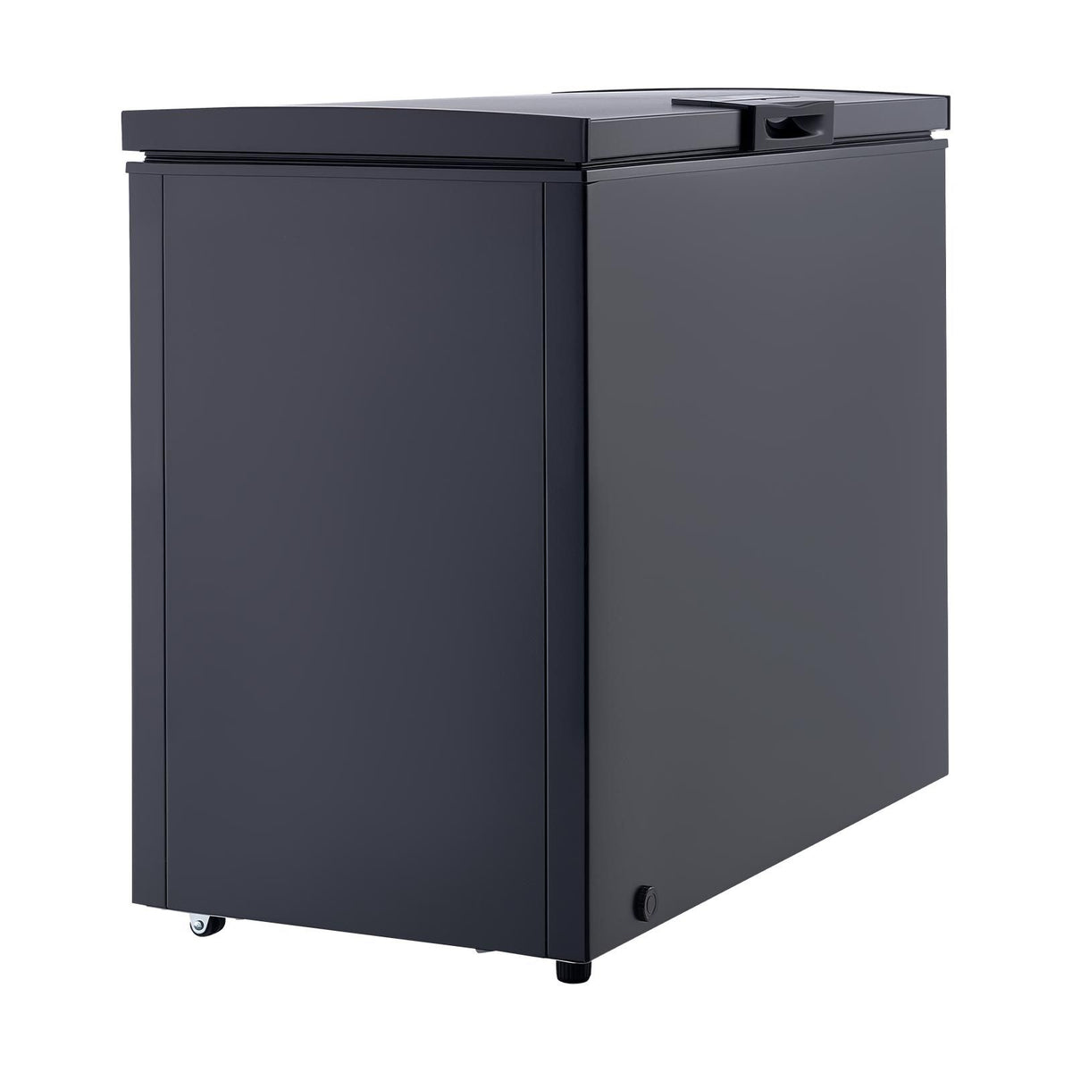 Garage-Ready Chest Freezer with Two Removable Baskets