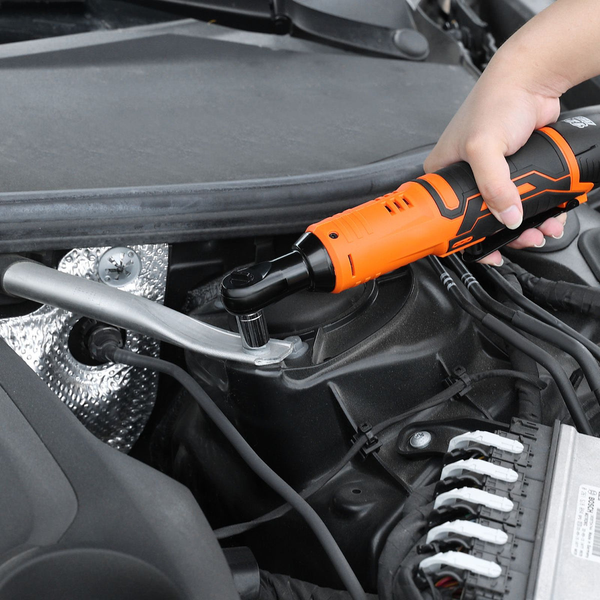 Cordless Electric Ratchet Set for Tight Spaces