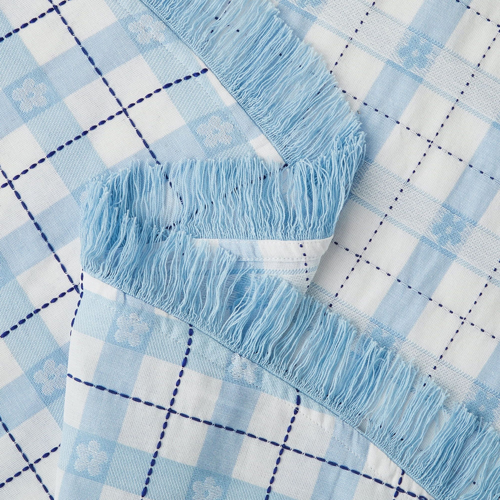 Daisy Woven Fabric Tablecloth – Classic Pattern in Cheerful Colors