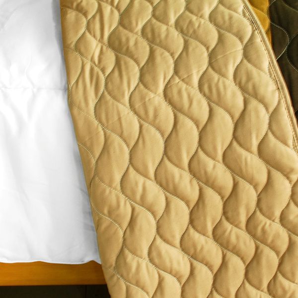 Intricate Vermicelli-Quilted Patchwork Quilt Set – Full/Queen Size