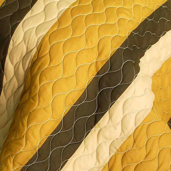 Intricate Vermicelli-Quilted Patchwork Quilt Set – Full/Queen Size