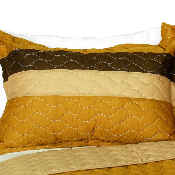 Intricate Vermicelli-Quilted Patchwork Quilt Set – Full/Queen Size
