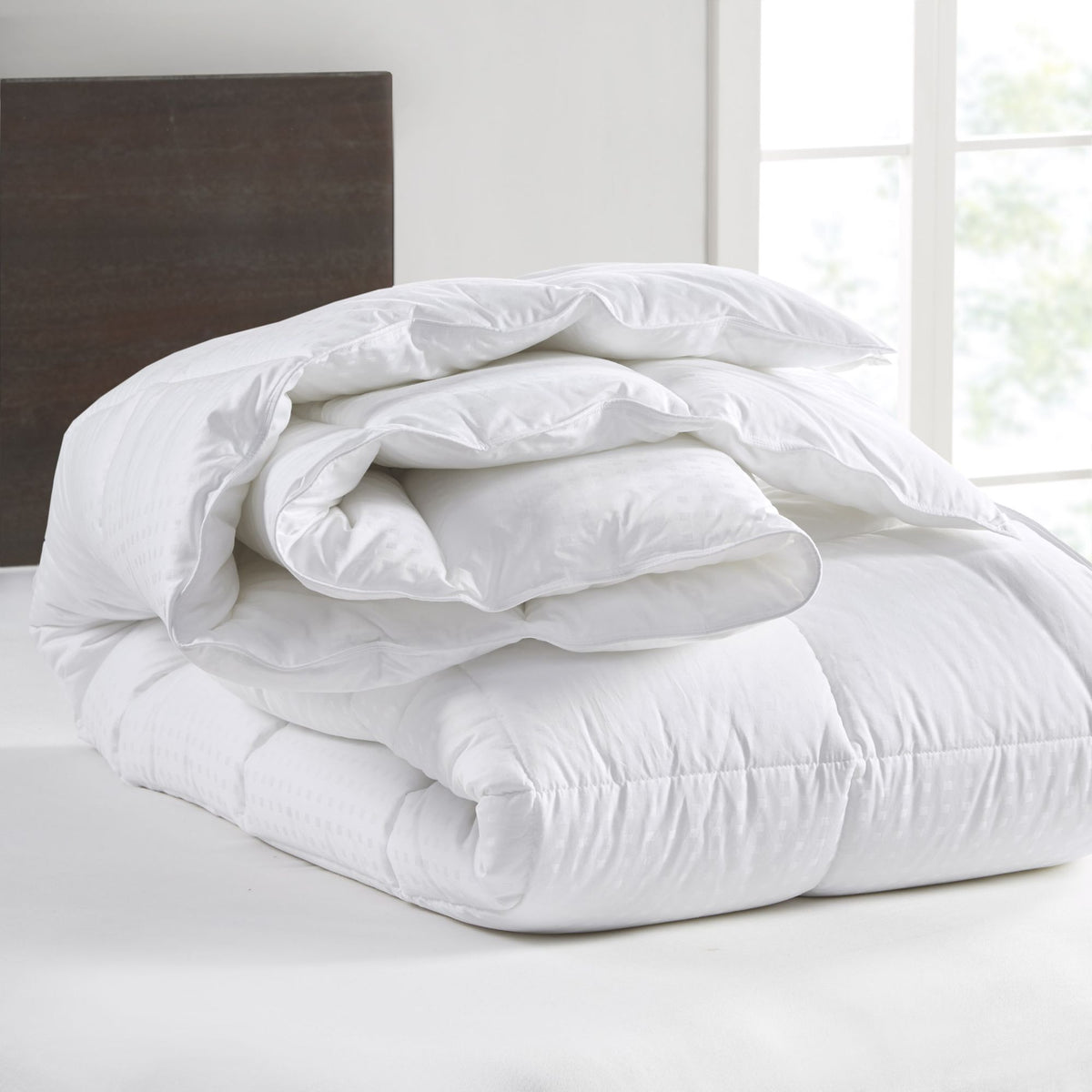 Airy Dobby Comforter with Four Corner Loops