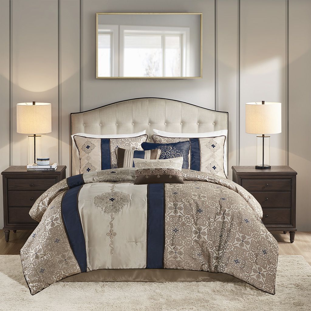 King 7-Piece Jacquard Comforter Set with Throw Pillows - Modern Vertical Stripe Design
