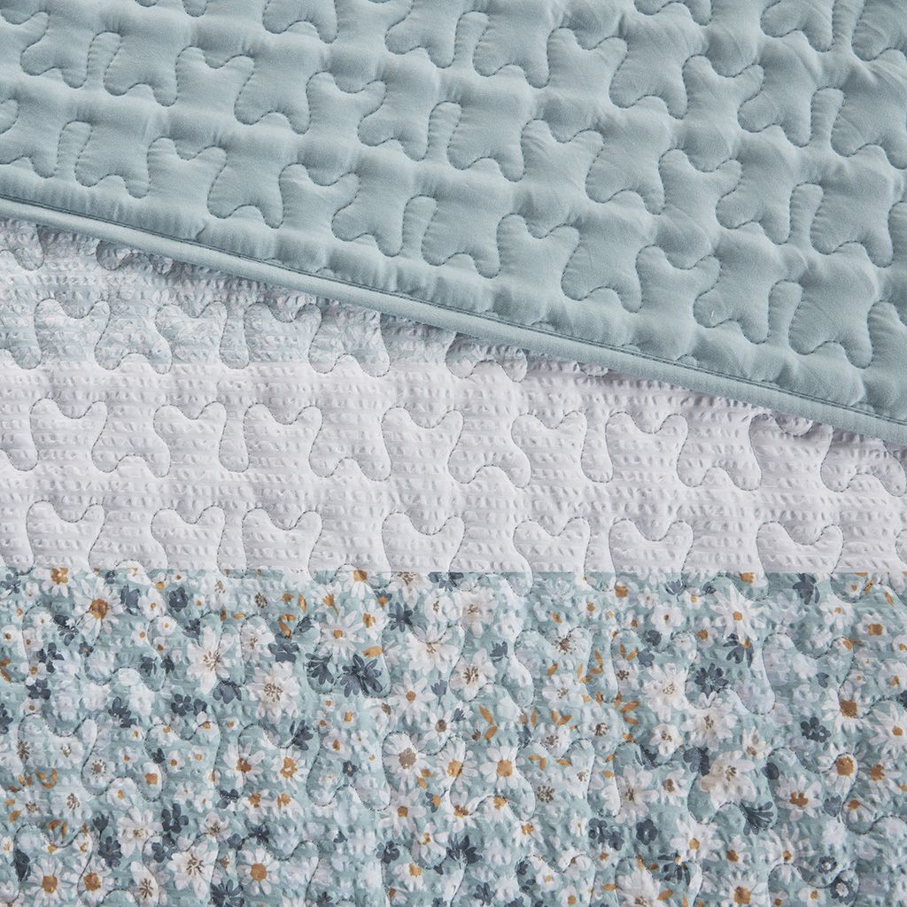 Floral Seersucker Quilt Set with Gathered Accent Pillow