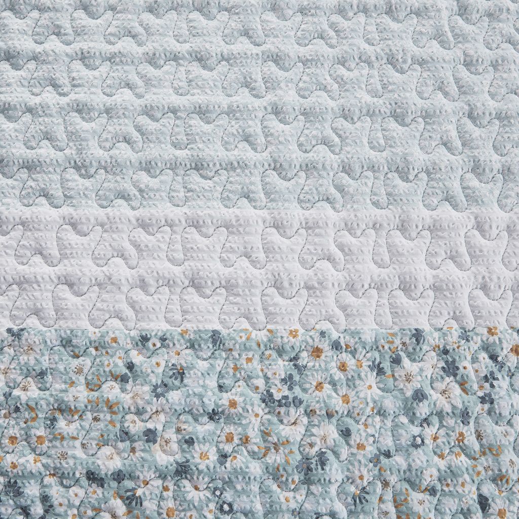 Floral Seersucker Quilt Set with Gathered Accent Pillow