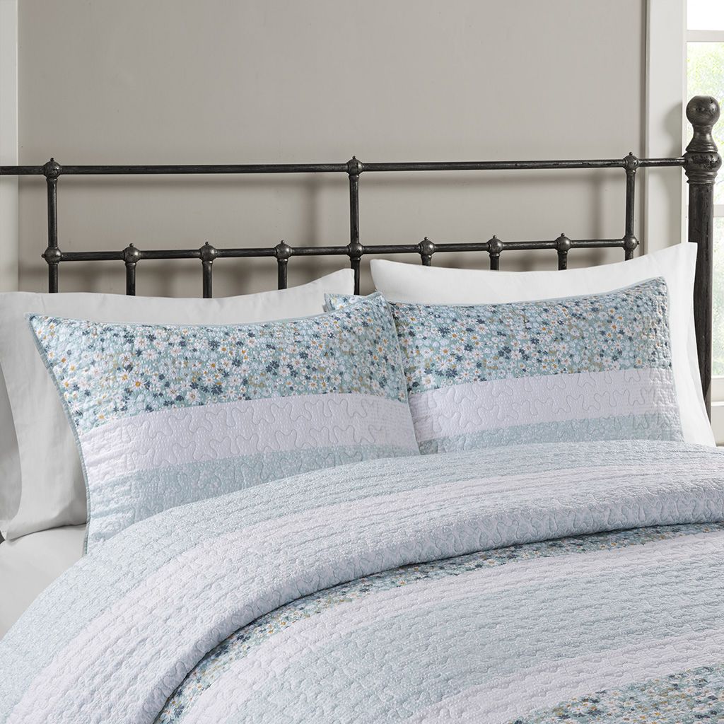 Floral Seersucker Quilt Set with Gathered Accent Pillow
