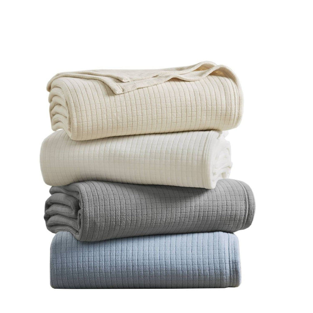 Soft Grid-Pattern Microfleece Blanket