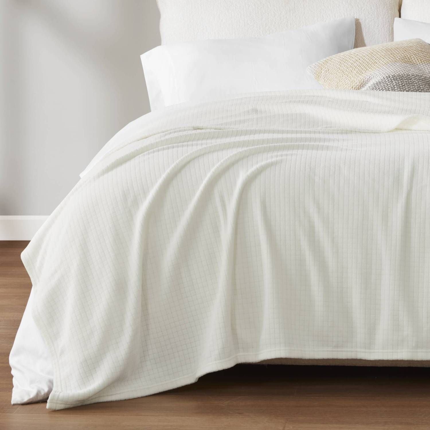 Soft and Cozy King Size Microfleece Blanket – Grid Pattern, Machine Washable