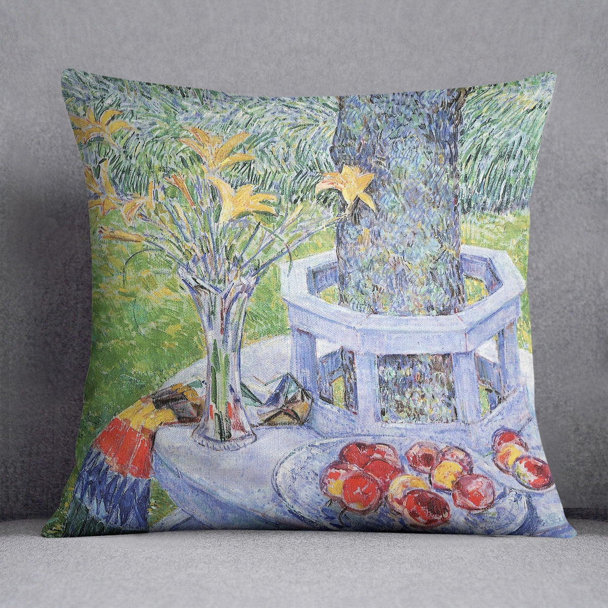 Mrs. Hassams Garten in East Hampton by Hassam Cushion